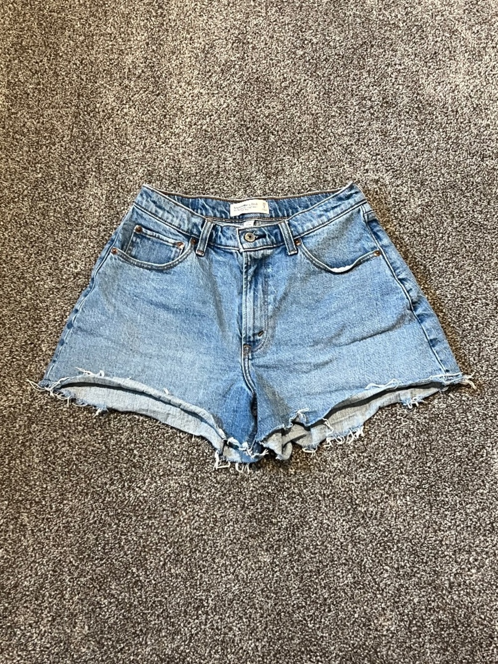 Abercrombie Curve Love 90s Relaxed Cutoff Shorts Size 28